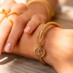 Bracelete Pingente São Bento Banhado em Ouro 18k - Imagem 2