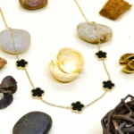 Colar de Trevo Preto Banhado em Ouro 18k - Imagem 5
