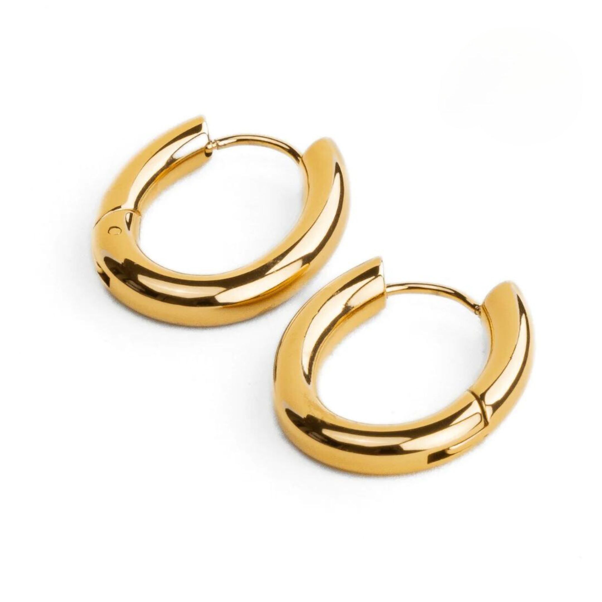 Design sem nome (62) Brincos de Aro Ovalado Banhado em Ouro 18k - Imagem 1