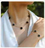 Colar de Trevo Preto Banhado em Ouro 18k - Imagem 3