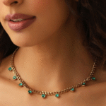 Colar Corações com Esmeralda Banhado a Ouro 18k - Imagem 2